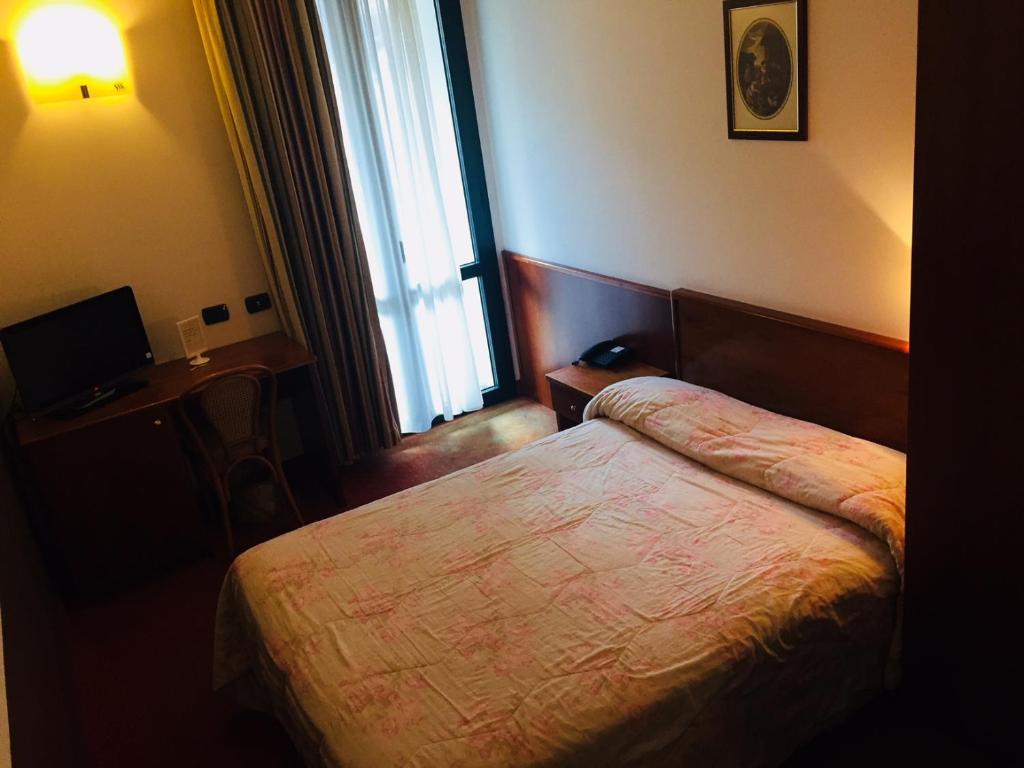 Postel nebo postele na pokoji v ubytování Hotel Serenella