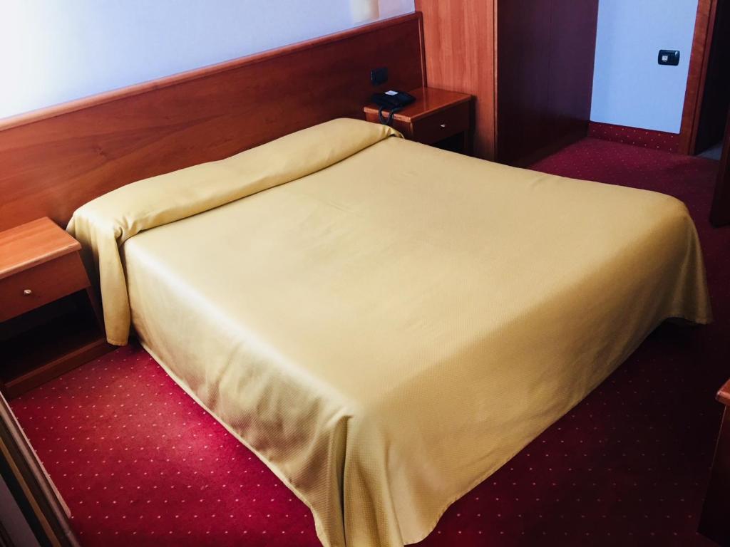 Postel nebo postele na pokoji v ubytování Hotel Serenella