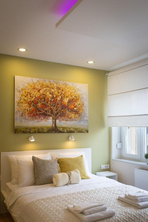 Łóżko lub łóżka w pokoju w obiekcie MirÓ Studio Apartments Zagreb