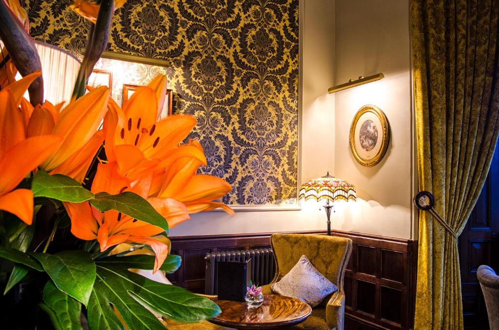 The Bonham - Resim 36