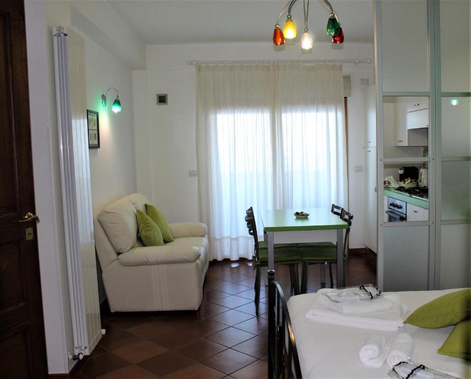 a small living room with a table and a couch at Villa Sofia in Taormina