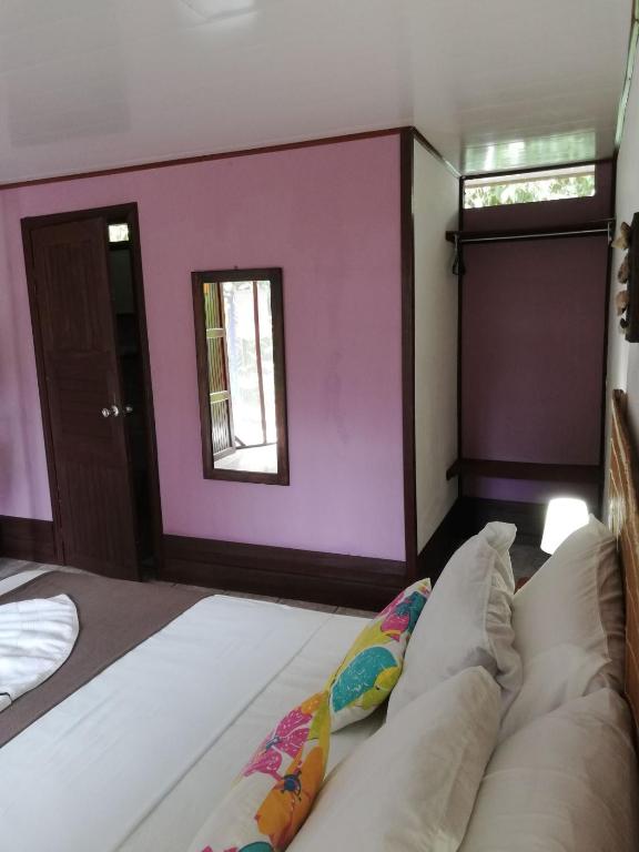 Postel nebo postele na pokoji v ubytování Aracari Garden Hostel