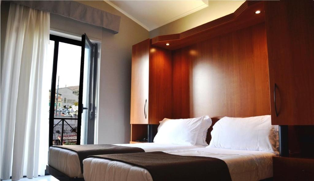 Łóżko lub łóżka w pokoju w obiekcie Hotel Colonne