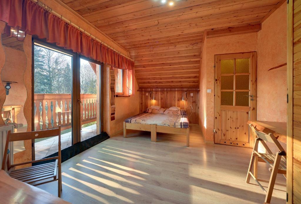 Postel nebo postele na pokoji v ubytování Domki - Pod Smerkami