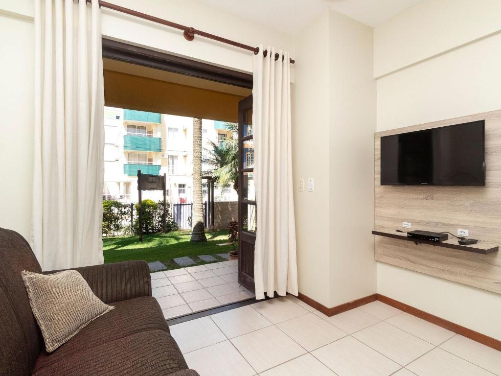  Apartamento 2 Dormitórios A 190 Metros Da Praia De Bombas - AN 06