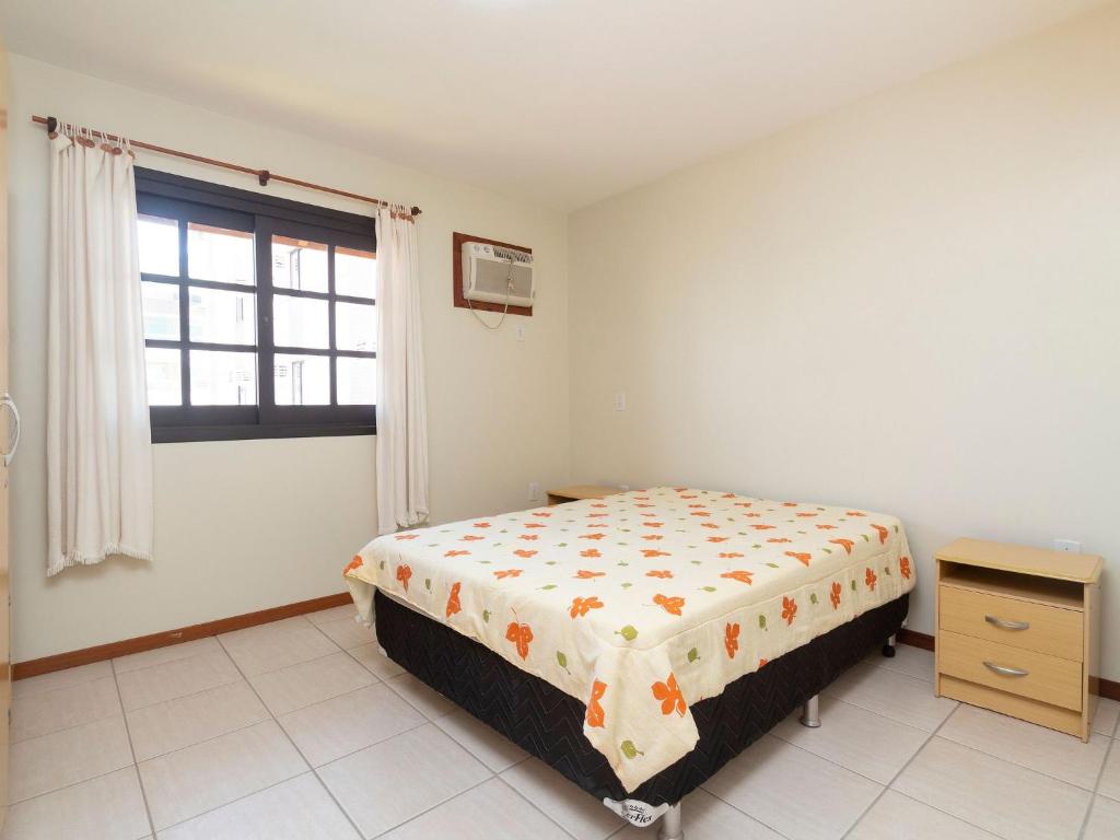  Apartamento 2 Dormitórios A 190 Metros Da Praia De Bombas - AN 06