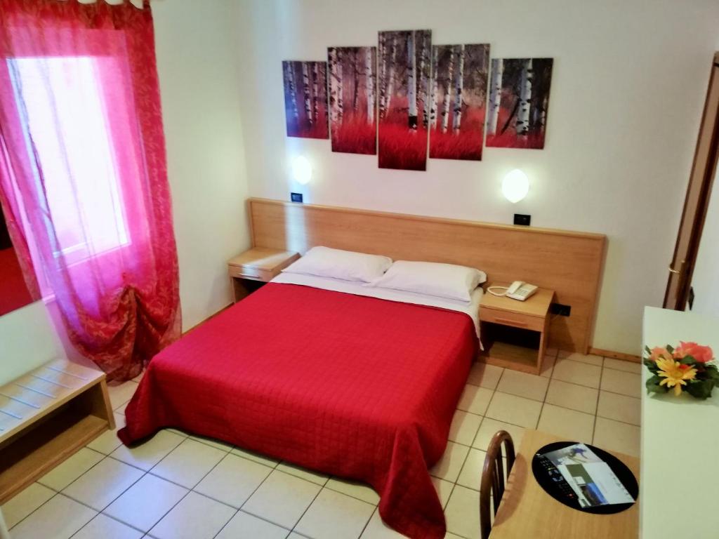 Postel nebo postele na pokoji v ubytování Albergo Neni