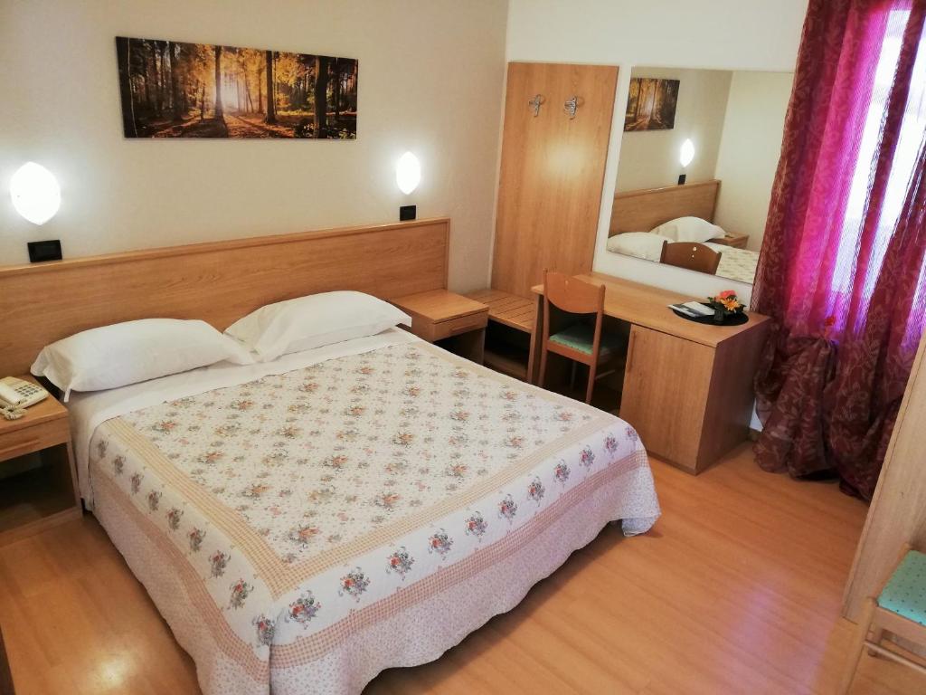 Postel nebo postele na pokoji v ubytování Albergo Neni