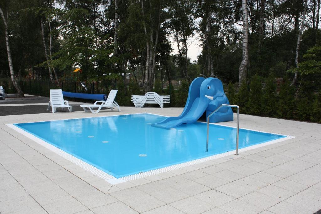Bazén v ubytovaní KOLOBRZEG apartamenty GREG POLANKI alebo v jeho blízkosti