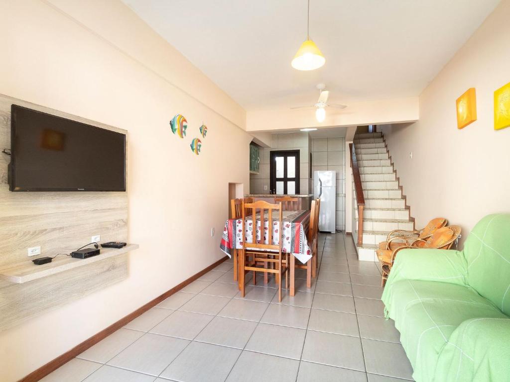  Apartamento 2 Dormitórios A 190 Metros Da Praia De Bombas - AN 07