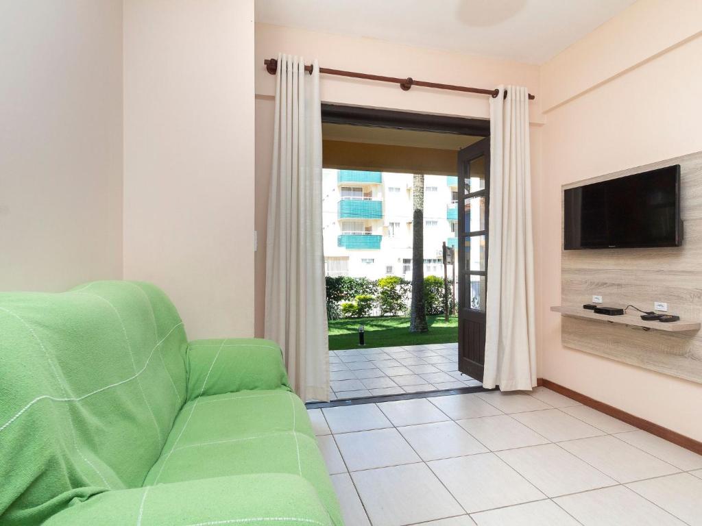  Apartamento 2 Dormitórios A 190 Metros Da Praia De Bombas - AN 07