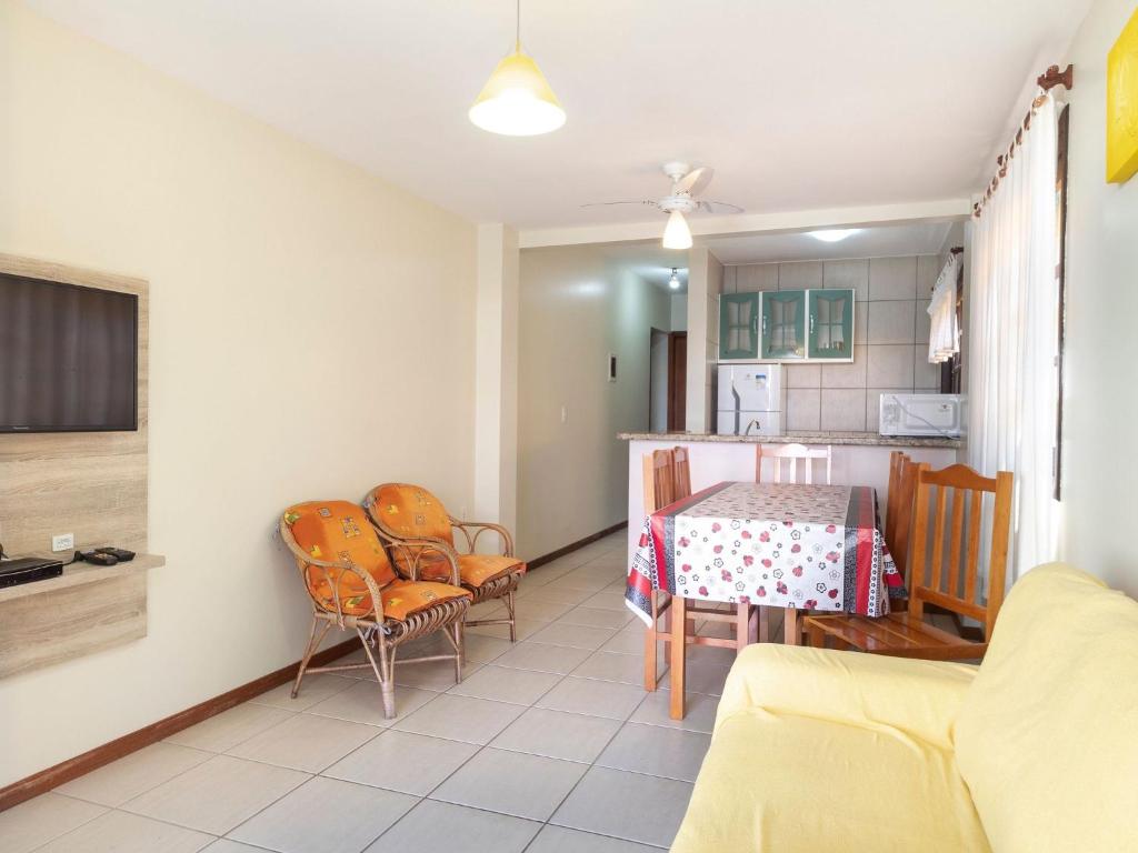  Apartamento 2 Dormitórios A 190 Metros Da Praia De Bombas - AN 08