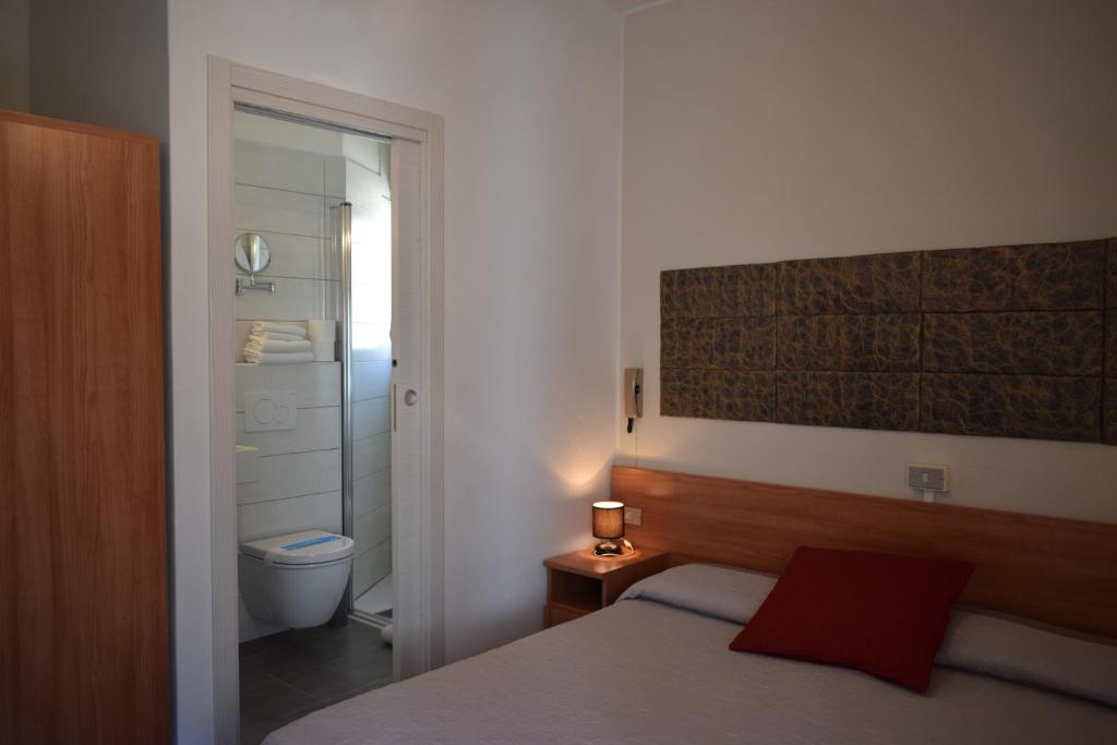Koupelna v ubytování Albergo Al Pescatore