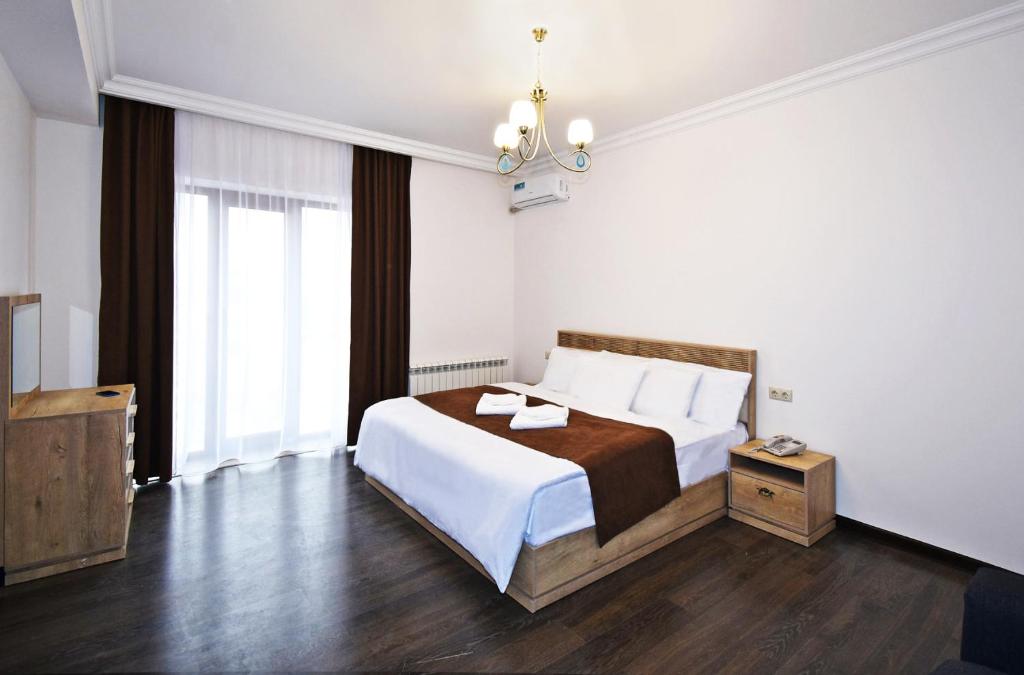 Patriott Hotel tesisinde bir odada yatak veya yataklar
