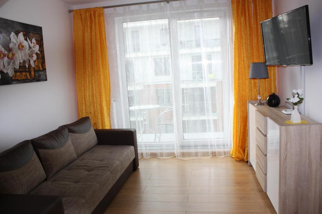 Televízia a/alebo spoločenská miestnosť v ubytovaní KOLOBRZEG apartamenty GREG POLANKI