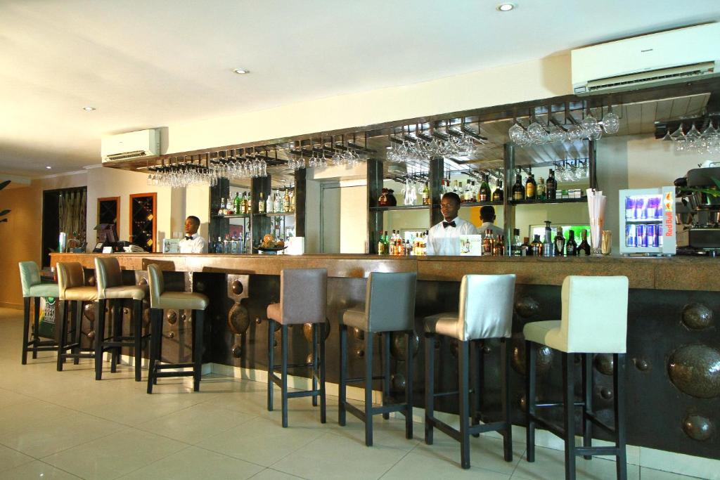 Lounge nebo bar v ubytování La Cour Hotels and Apartments Cooper