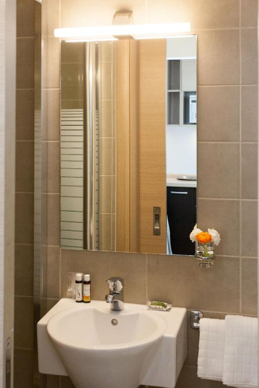 Kúpeľňa v ubytovaní Homz AH02 Kolonaki Penthouse Studio