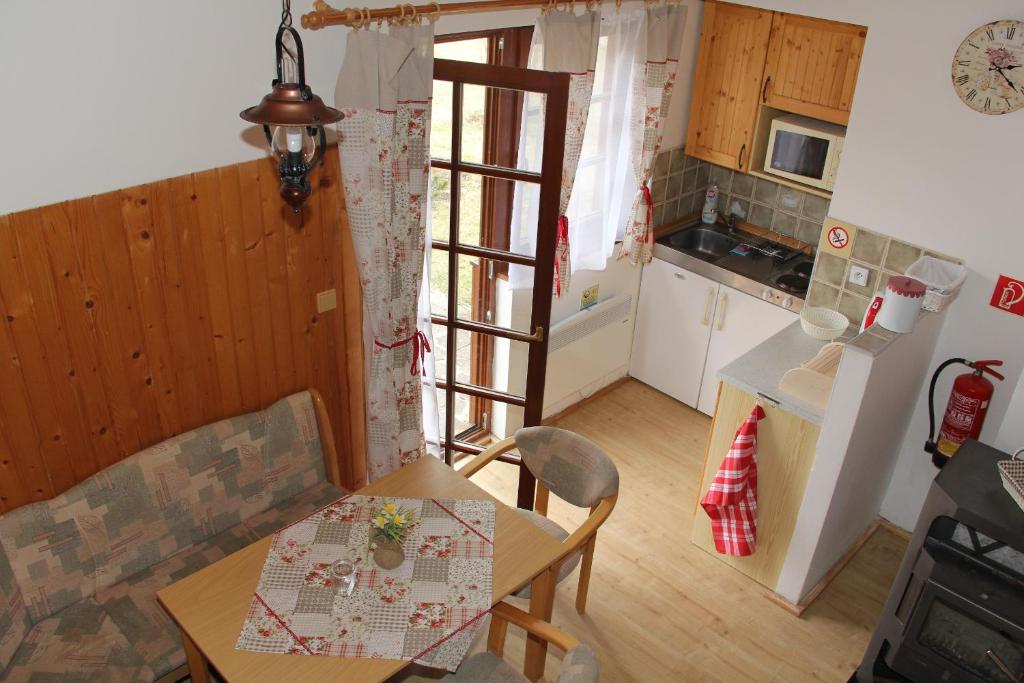 Kuchyň nebo kuchyňský kout v ubytování Chatky 101 a 411 Tatralandia