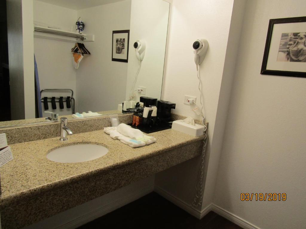 Clarion Inn Near China Lake Naval Station photo