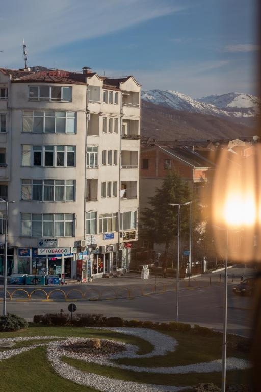 Nespecifikovaný výhled na hory nebo výhled na hory při pohledu z hotelu