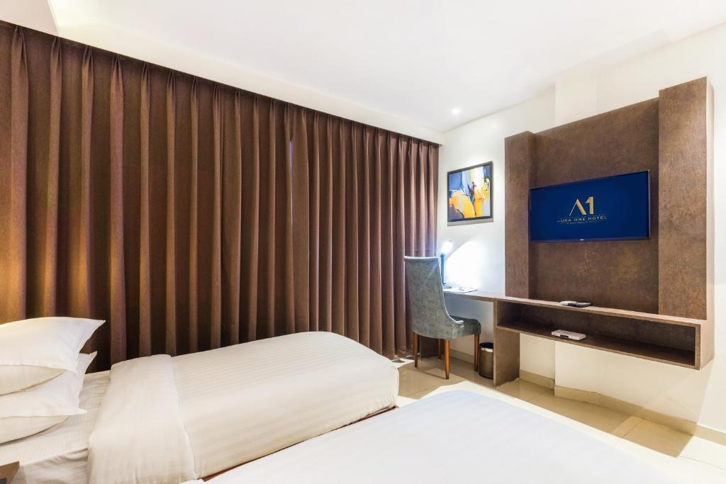 Postel nebo postele na pokoji v ubytování Aura One Hotel