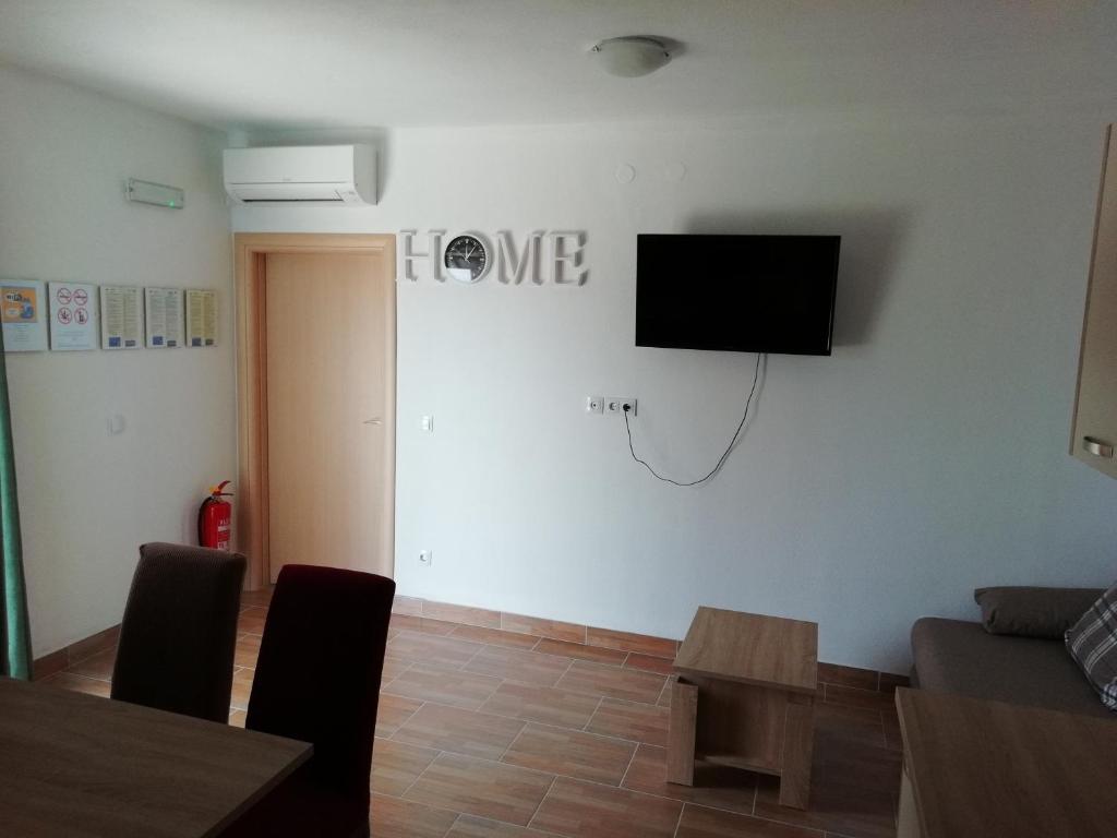 TV a/nebo společenská místnost v ubytování Apartment Eri
