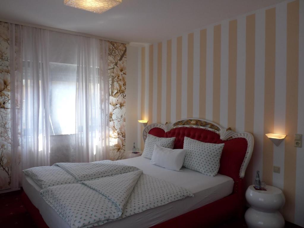 Postel nebo postele na pokoji v ubytování Hotel Geissler