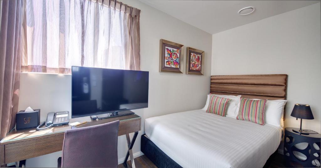 TV a/nebo společenská místnost v ubytování 57Hotel