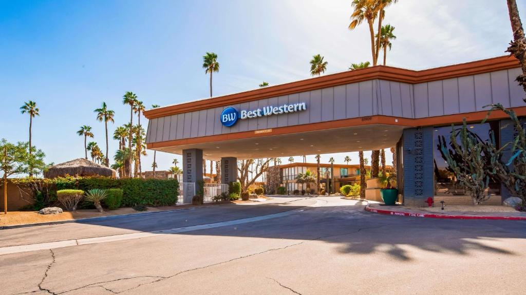 a building with a sign that reads backhospital at Best Western Date Tree Hotel in Indio