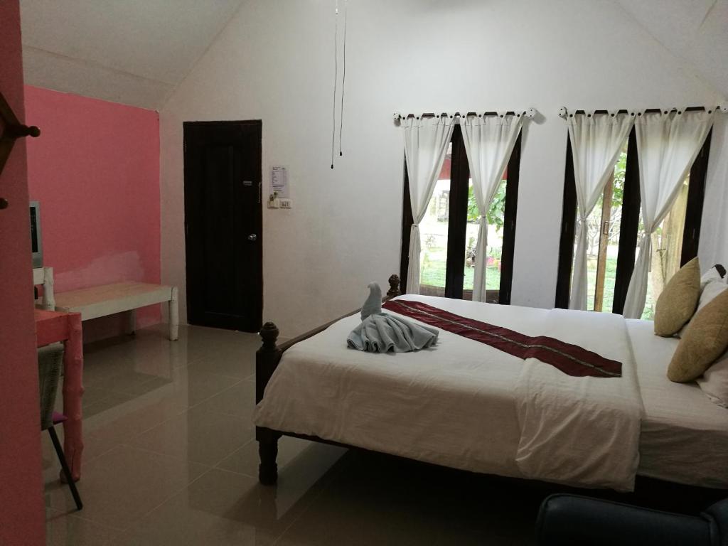 River Marina Resort - Deluxe King Room With Garden View