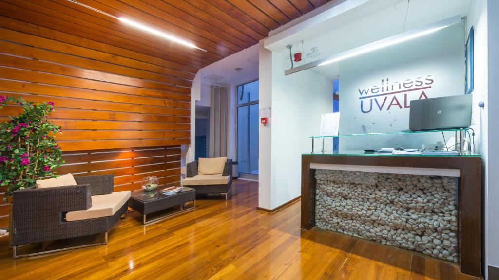 TV a/nebo společenská místnost v ubytování Hotel Uvala