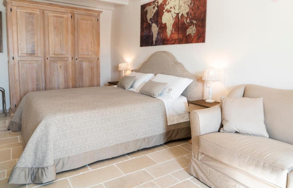 Postel nebo postele na pokoji v ubytování Quintessenza Luxury Domus