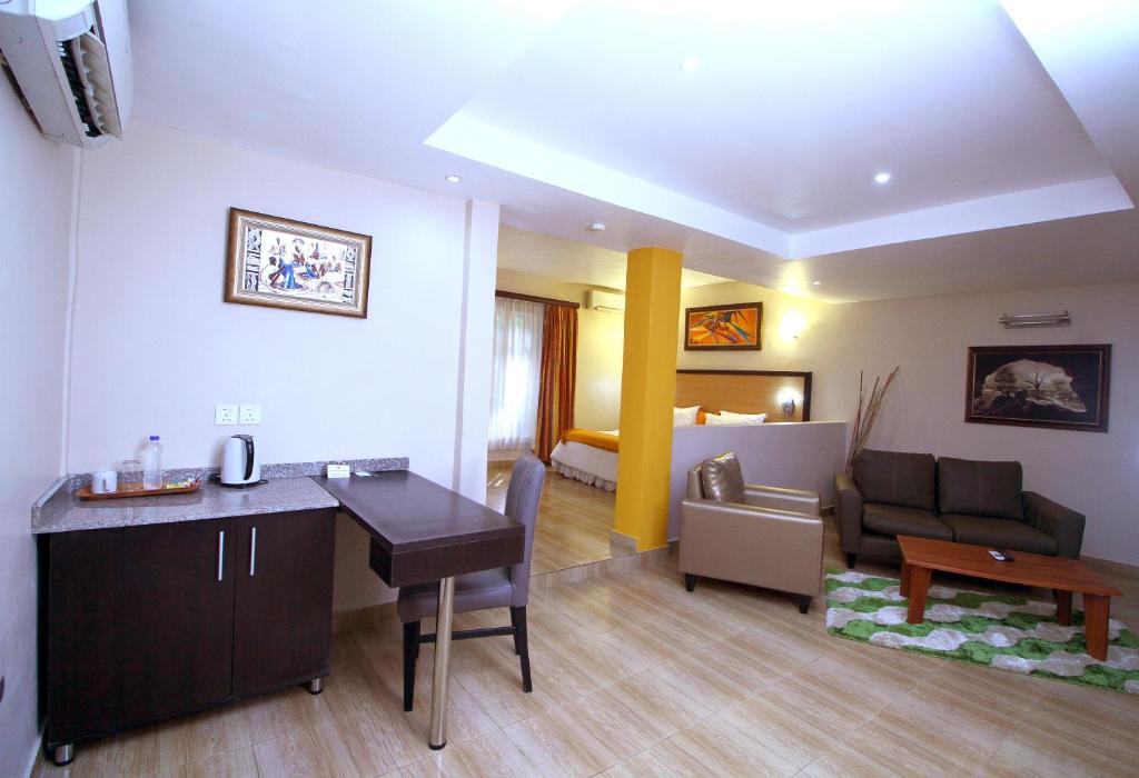 Posezení v ubytování La Cour Hotels and Apartments Cooper