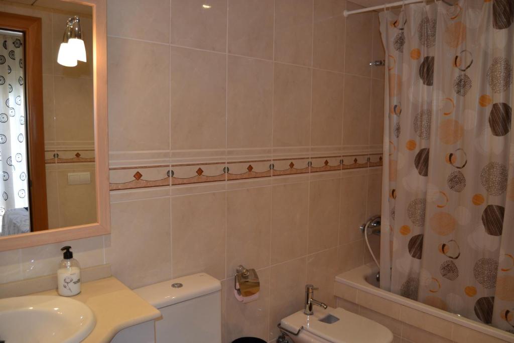Kúpeľňa v ubytovaní Fabuloso apartamento familiar con piscina en Salou