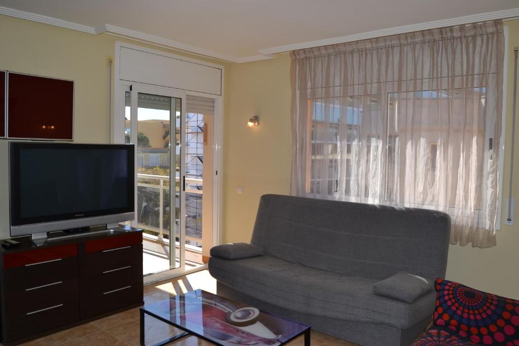 Televízia a/alebo spoločenská miestnosť v ubytovaní Fabuloso apartamento familiar con piscina en Salou