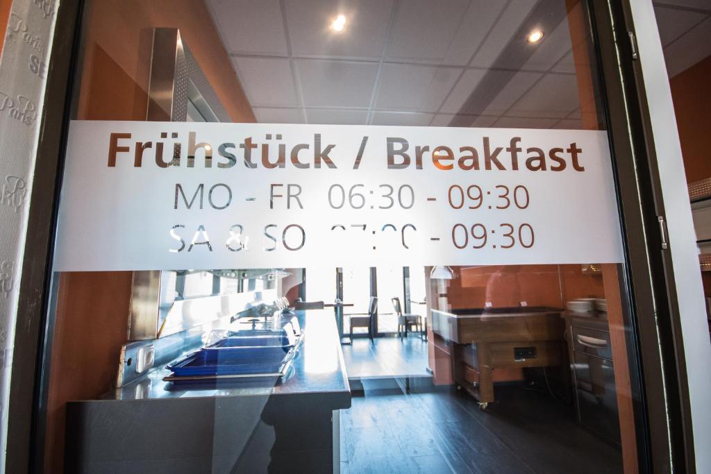 Hotel Turmfalke 24H Self Check In - Resim 15