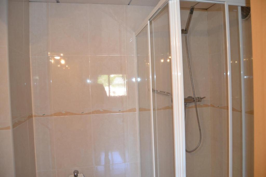 A bathroom at Luminoso y amplio apartamento en Salou con piscina