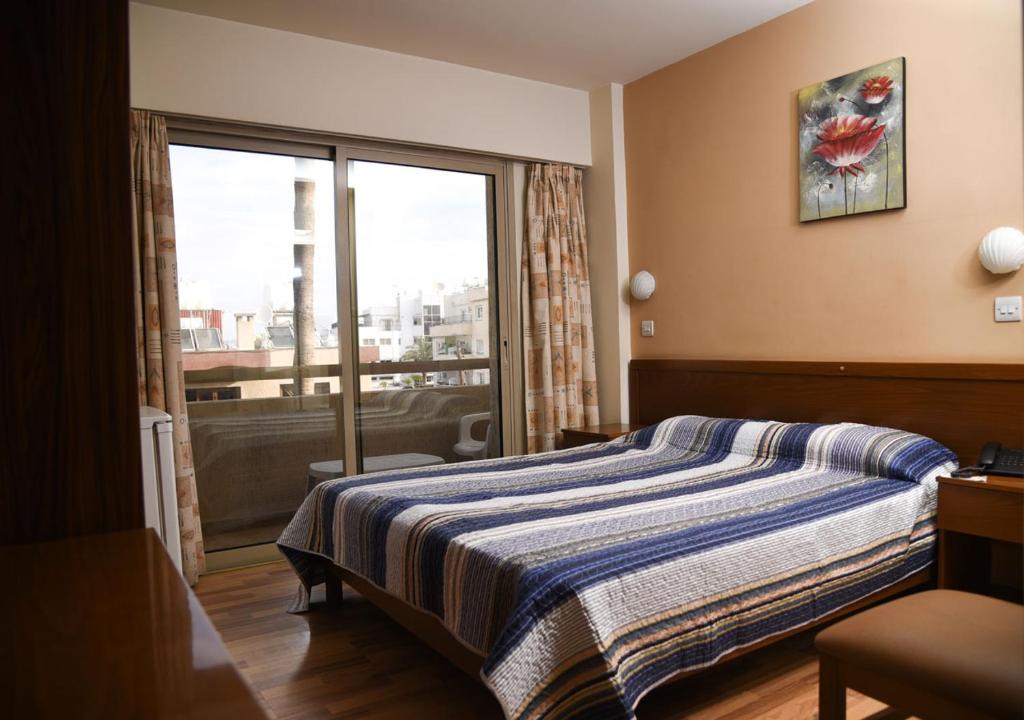 Postel nebo postele na pokoji v ubytování Elysso Hotel