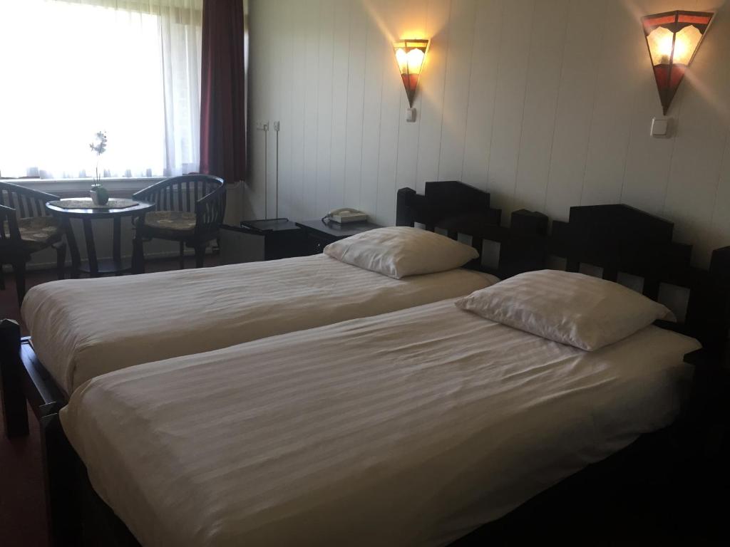 Hotel Den Helderにあるベッド