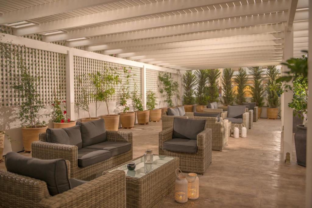Część wypoczynkowa w obiekcie Irini Hotel