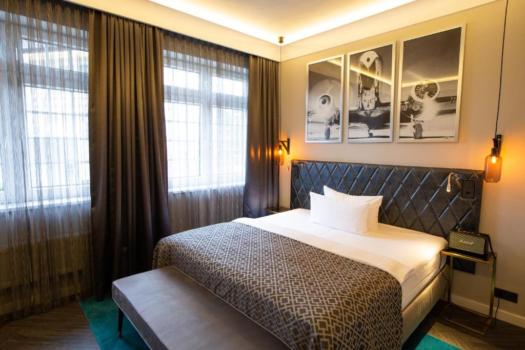 Postel nebo postele na pokoji v ubytování Boutique Hotel Poppenbütteler Hof
