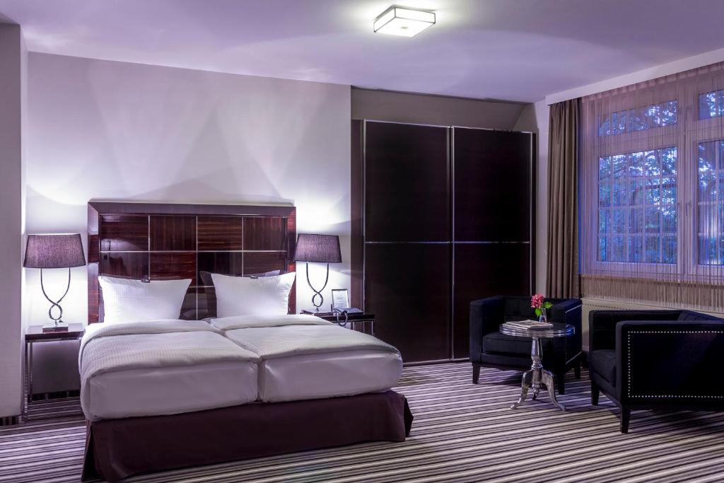Postel nebo postele na pokoji v ubytování Boutique Hotel Poppenbütteler Hof