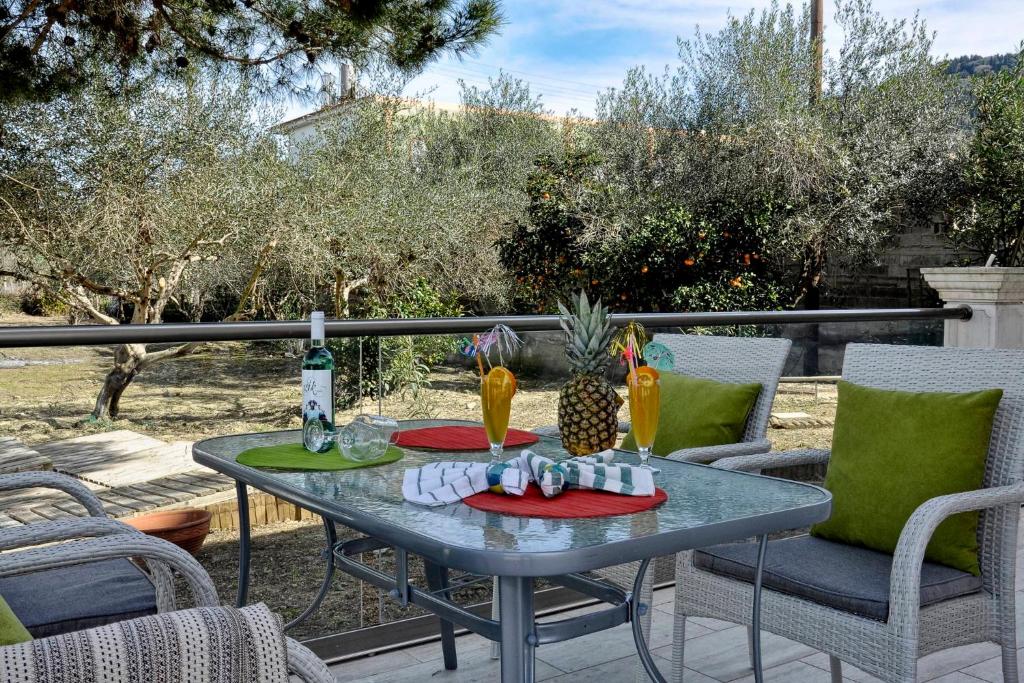 A balcony or terrace at Katoi Apartment 1 Agios Georgios Pagoi
