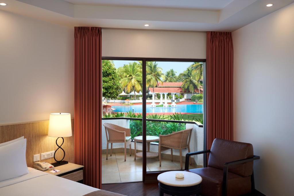 Bazén v ubytování Holiday Inn Resort Goa by IHG nebo v jeho okolí