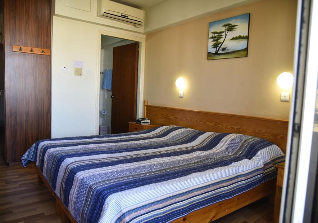 Postel nebo postele na pokoji v ubytování Elysso Hotel