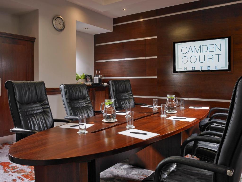 Ärikülastajate ala ja/või konverentsiruum majutusasutuses Camden Court Hotel
