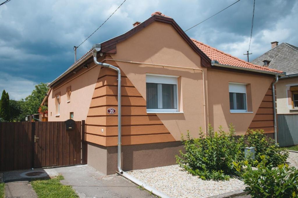 Budova, kde se aparthotel nachází