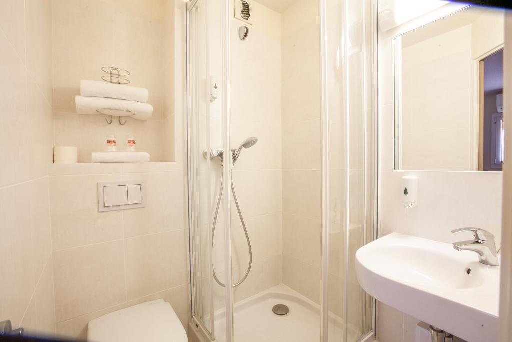 Koupelna v ubytování Best Hotel Lyon - Saint Priest