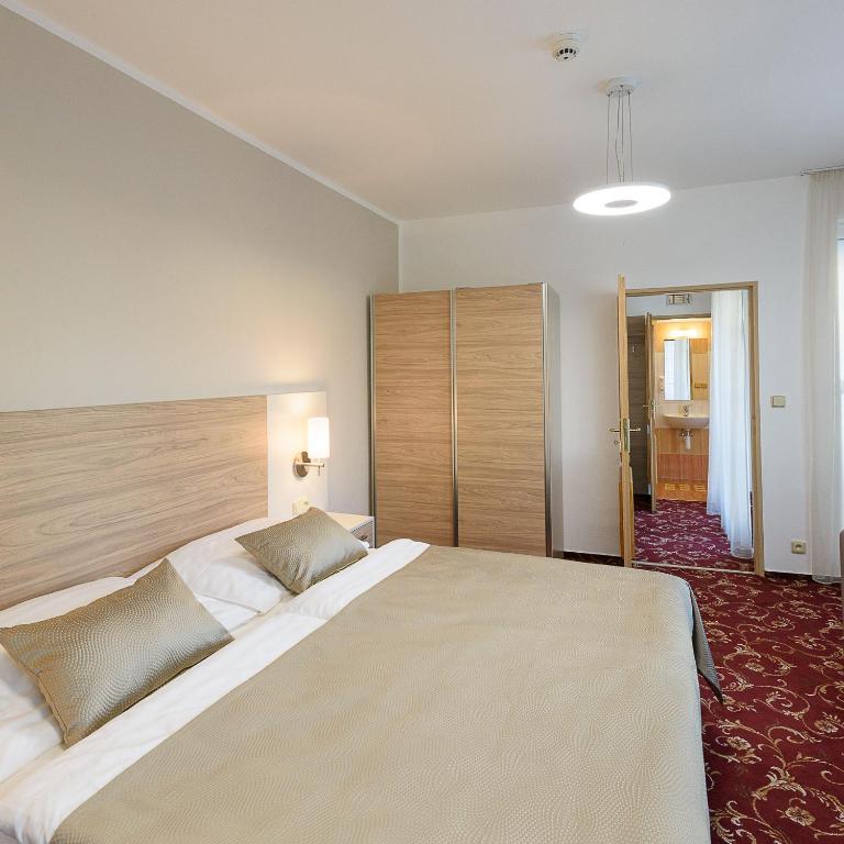 Postel nebo postele na pokoji v ubytování Sport-V-Hotel