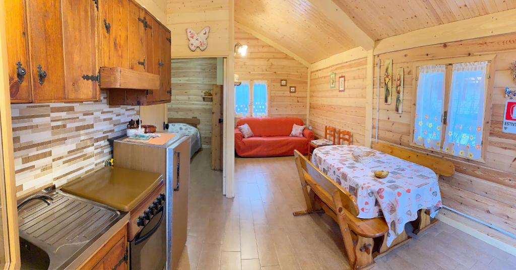 A kitchen or kitchenette at CHALET ETNA MILO